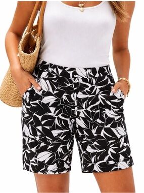 Mario Serrani Women's Black and White Leaf-Print Shorts Size 12